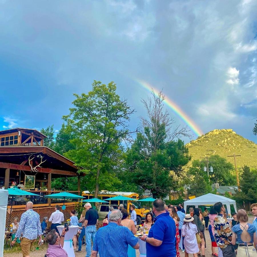 Cliff House Lodge And Hot Tub Cottages モリソン エクステリア 写真