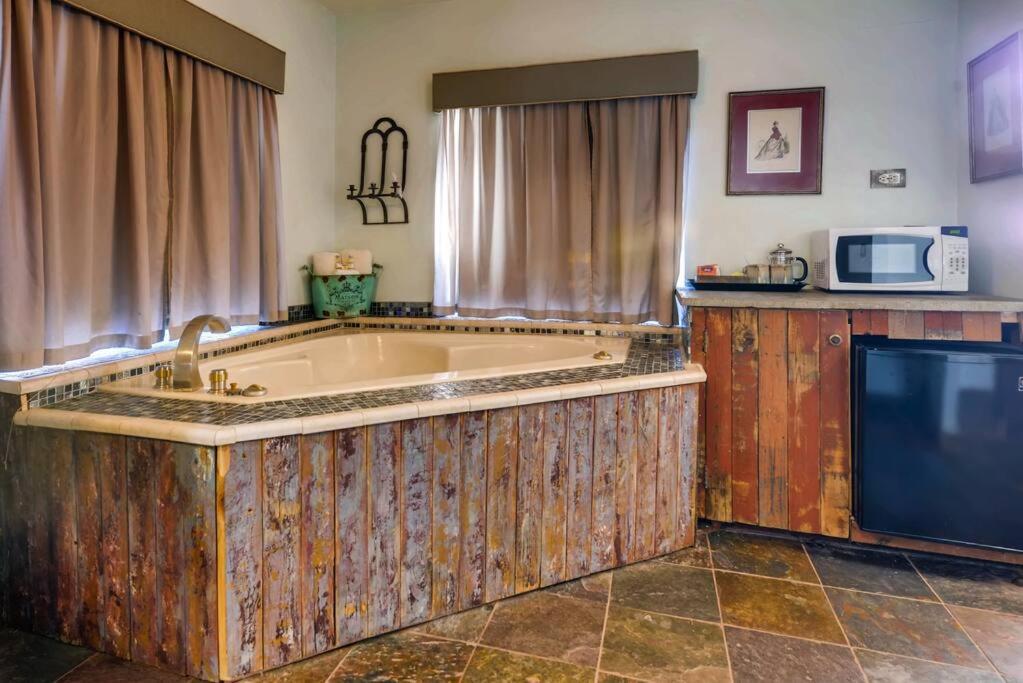 Cliff House Lodge And Hot Tub Cottages モリソン エクステリア 写真
