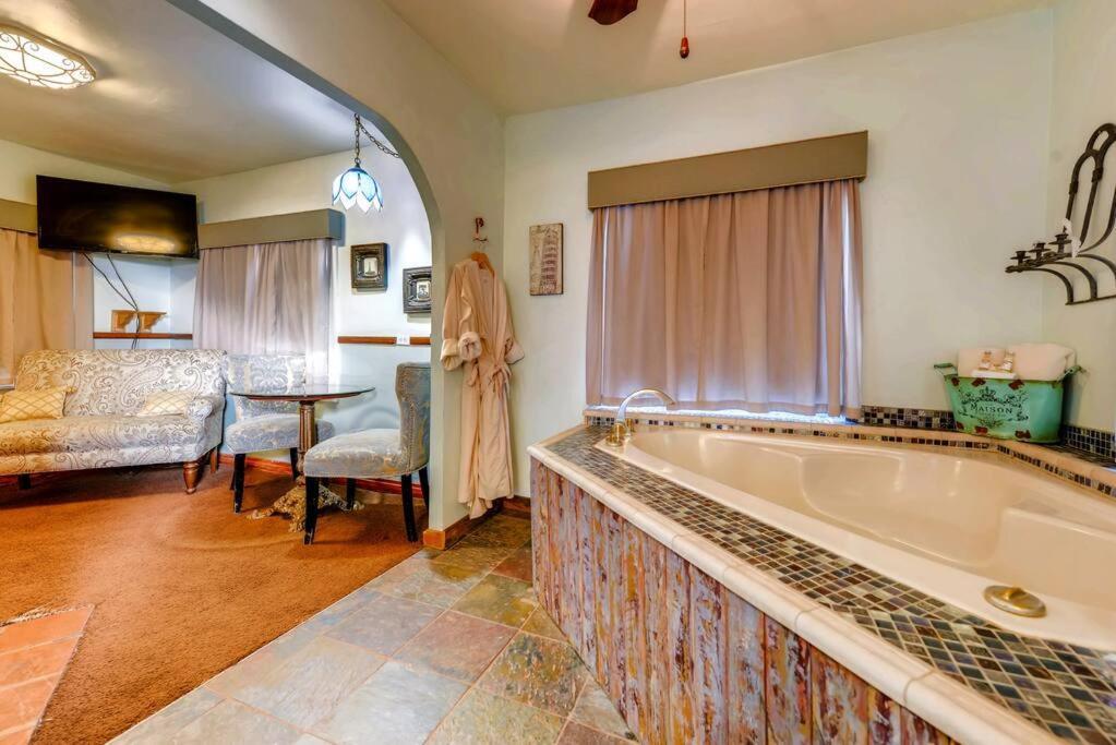 Cliff House Lodge And Hot Tub Cottages モリソン エクステリア 写真