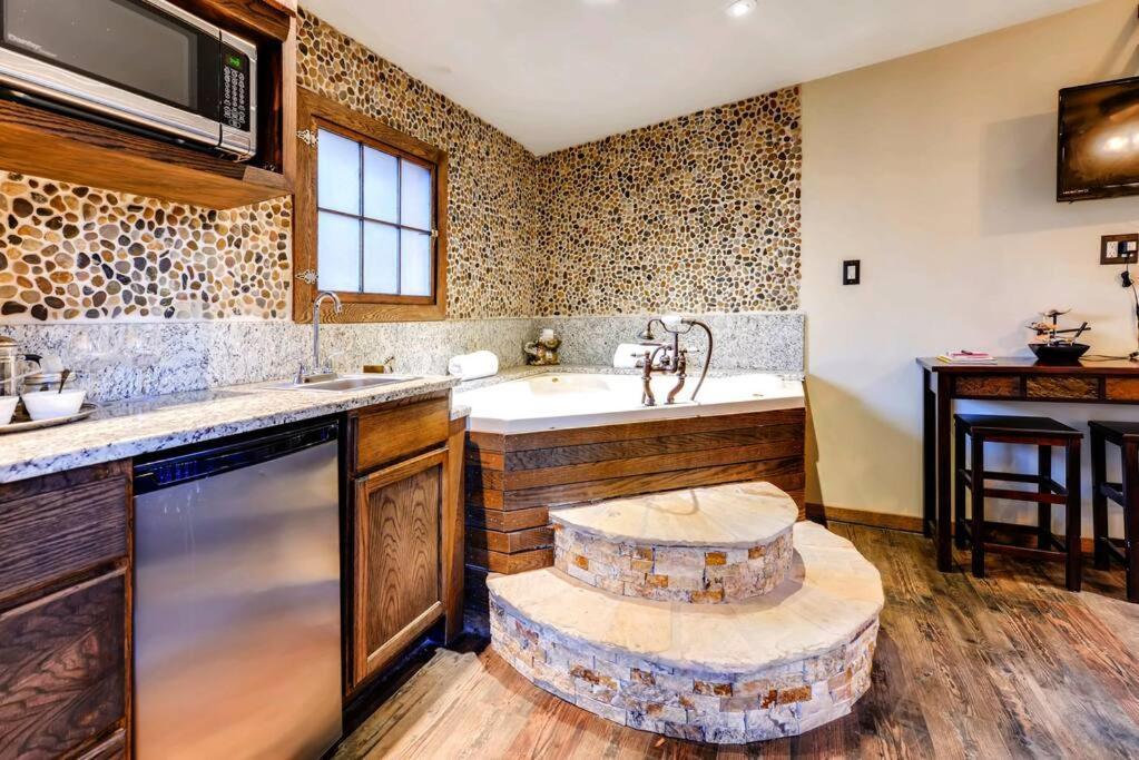 Cliff House Lodge And Hot Tub Cottages モリソン エクステリア 写真