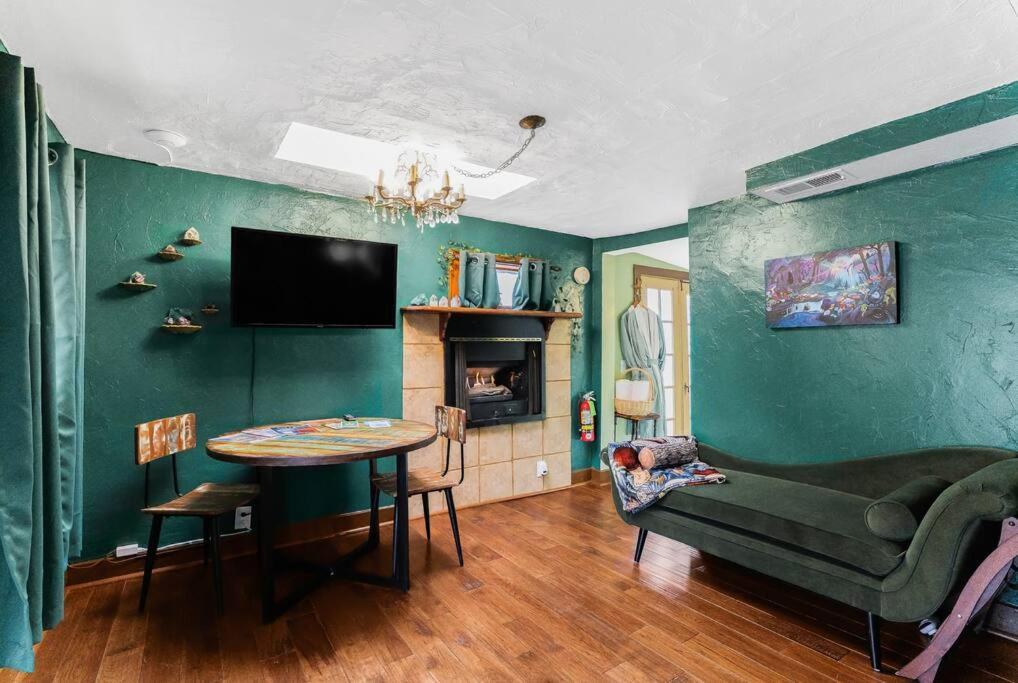 Cliff House Lodge And Hot Tub Cottages モリソン エクステリア 写真