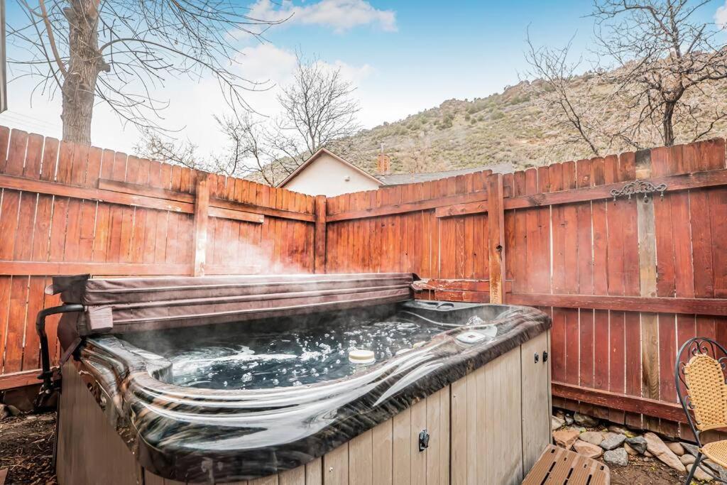 Cliff House Lodge And Hot Tub Cottages モリソン エクステリア 写真